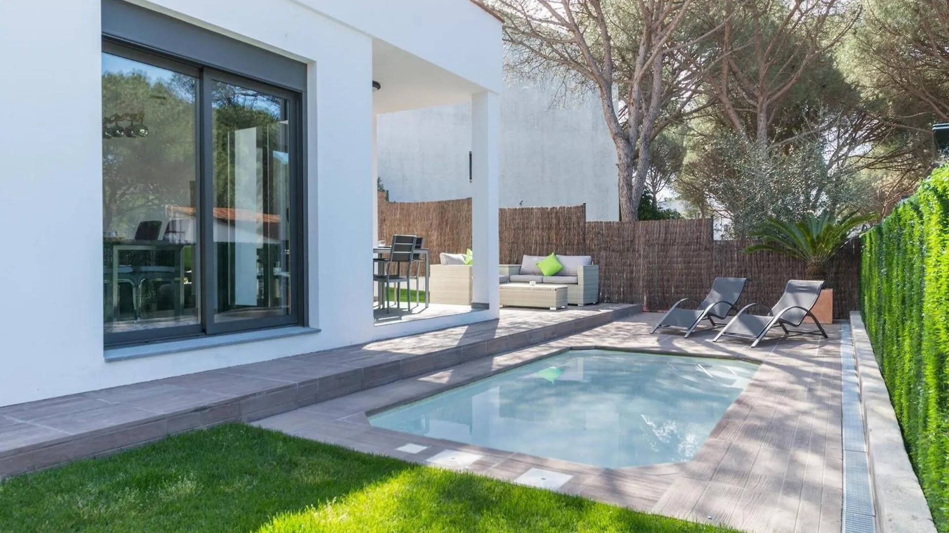 Beautiful Villa Near Cala Montgo Beach L' Escala